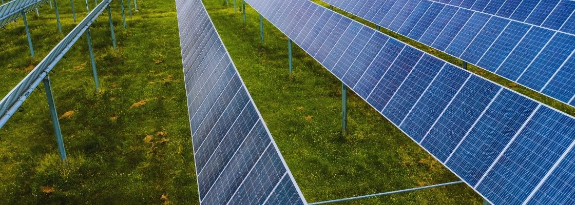 Isinet Consulting Impianto fotovoltaico in campo aperto, parte della guida completa agli incentivi GSE secondo il Decreto FER X 2026.